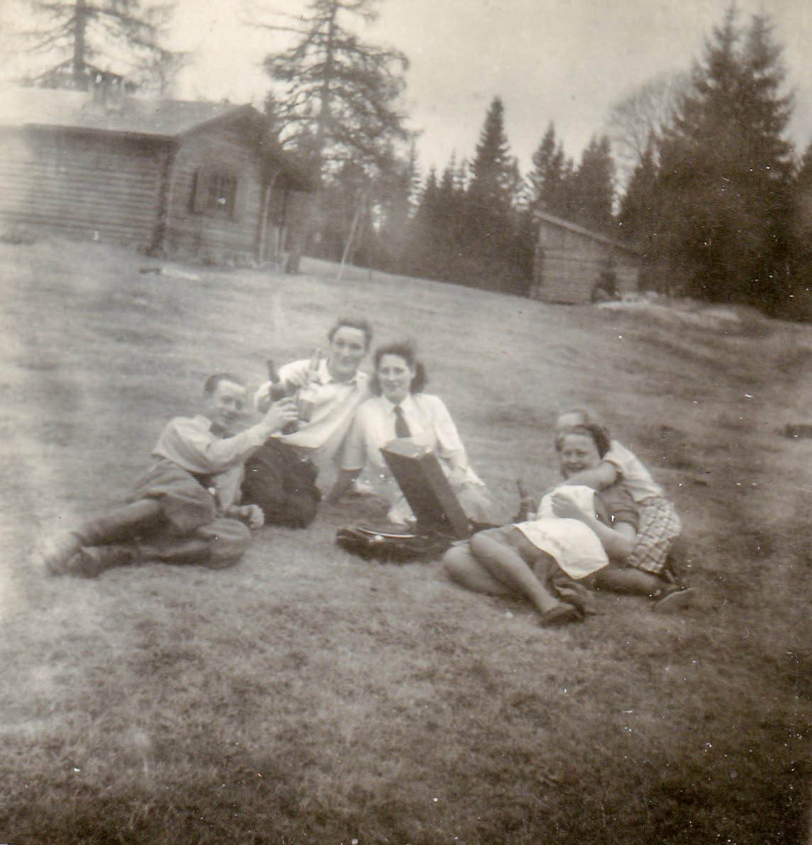 Originalt gammelt fotografi før restaurering